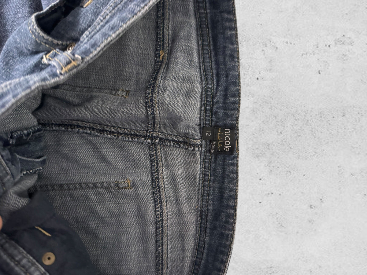 Low-rise jeans size: M