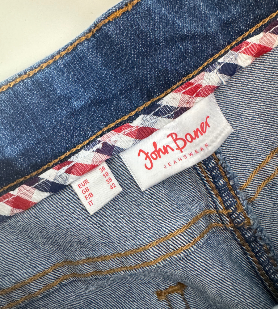 Utsvängda jeans–stl: S