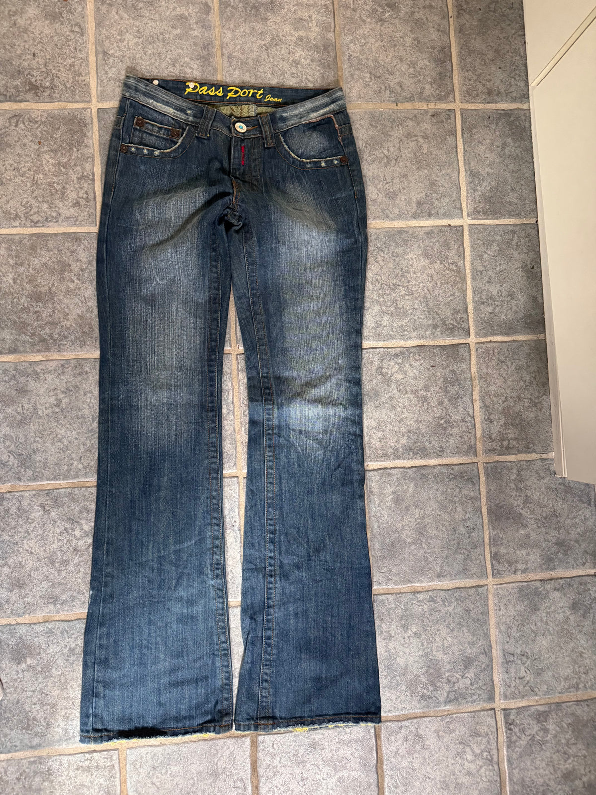 Low-rise jeans size: XS