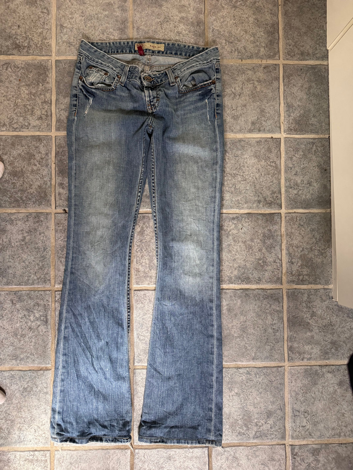 Low-rise jeans size: S