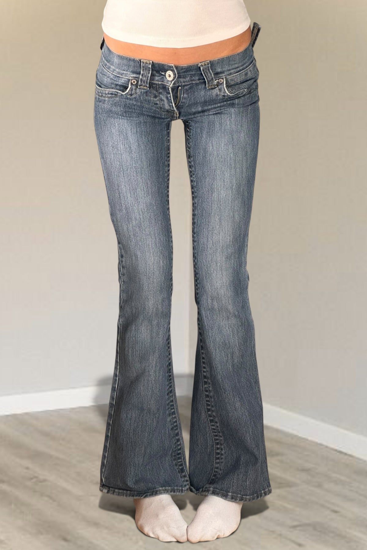 Low-rise jeans size: XXS