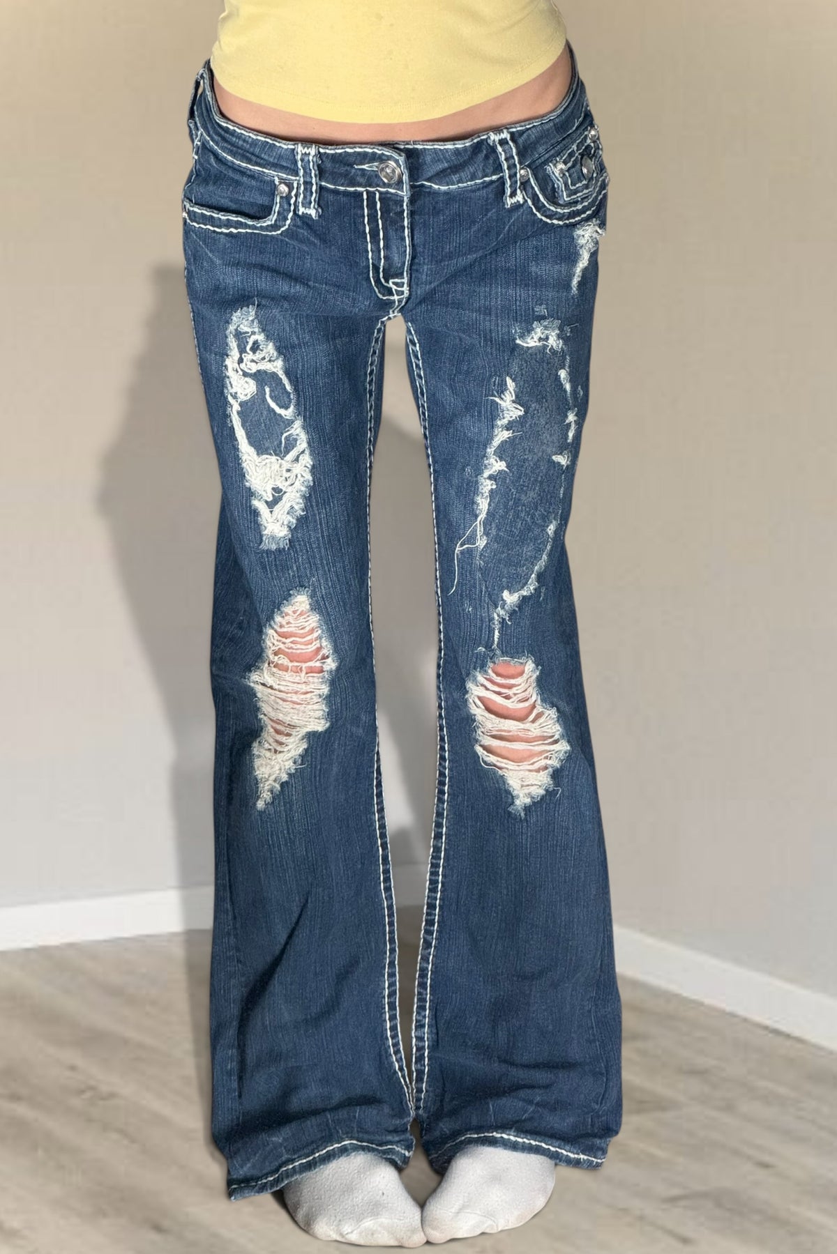 Low-rise jeans size: L