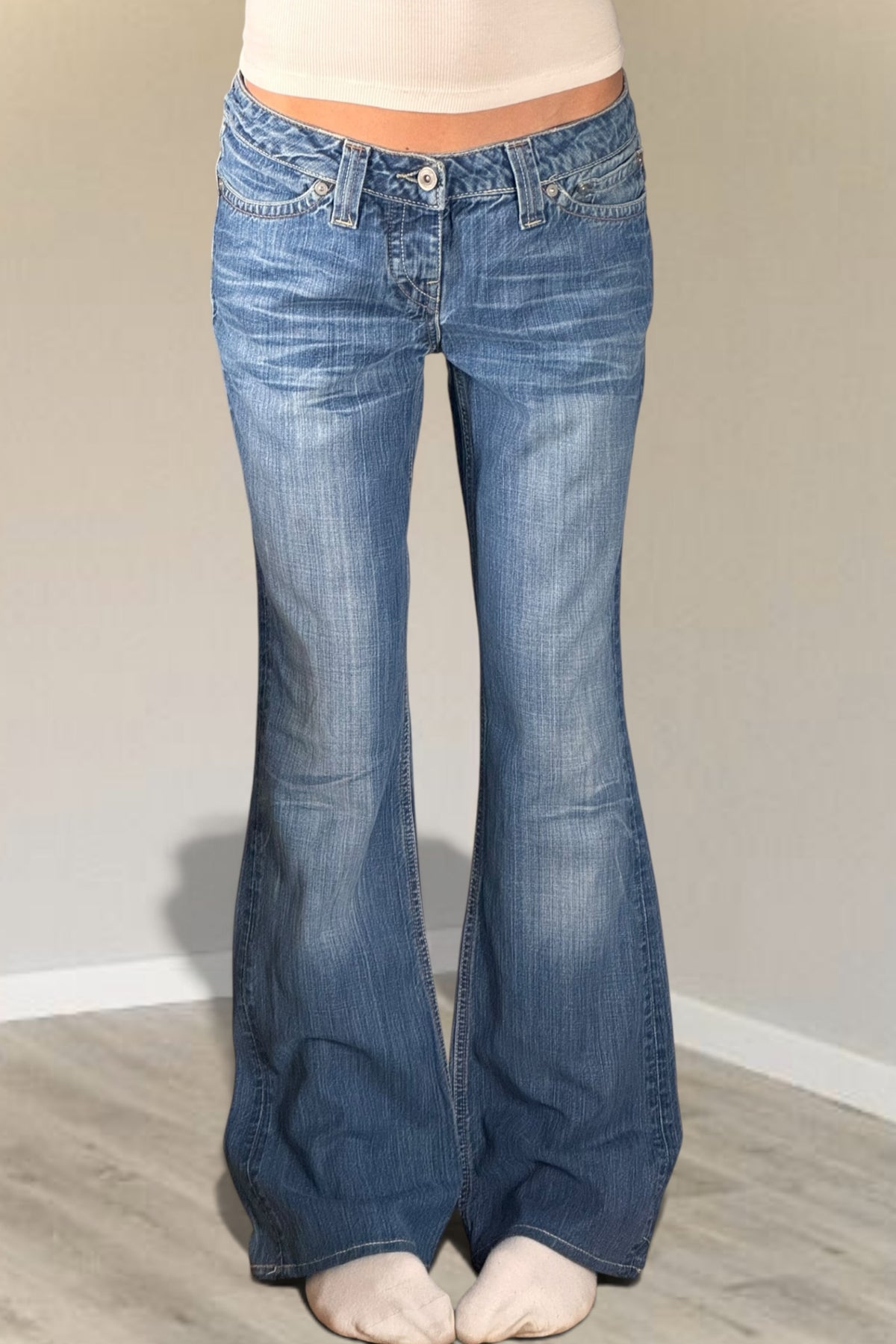 Low-rise jeans size: S