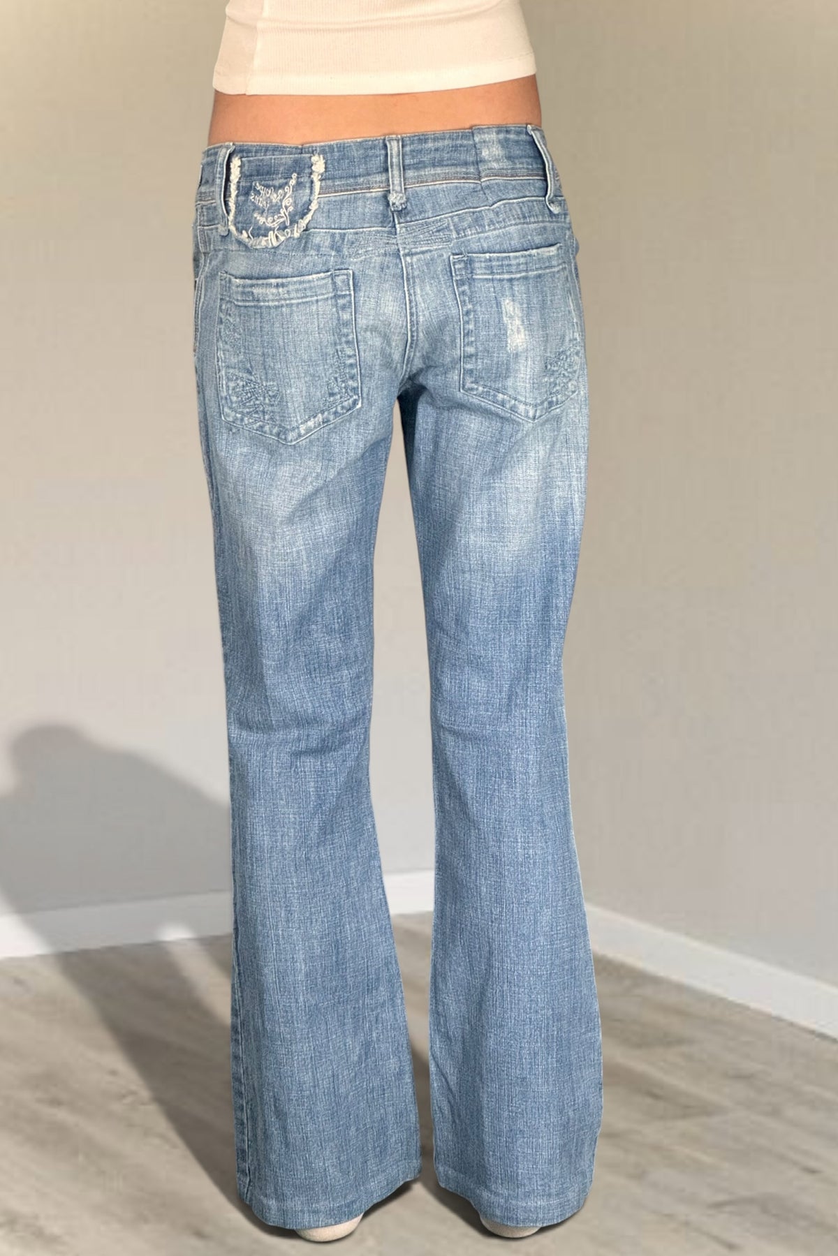 Utsvängda jeans stl: S