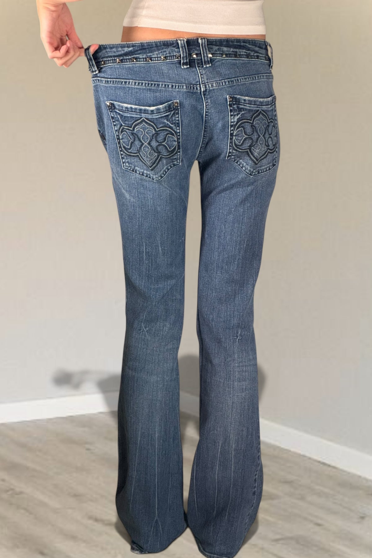 Low-rise jeans size: M