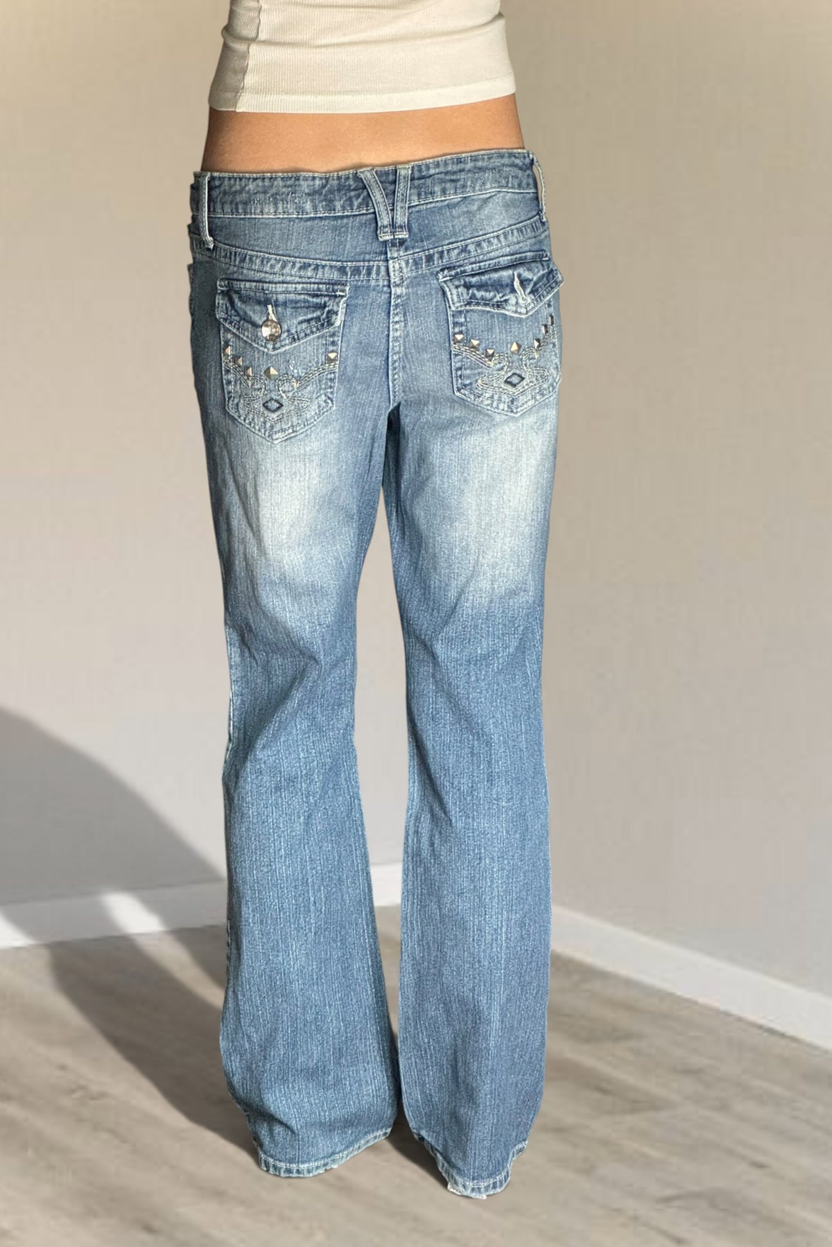 Utsvängda jeans stl: S