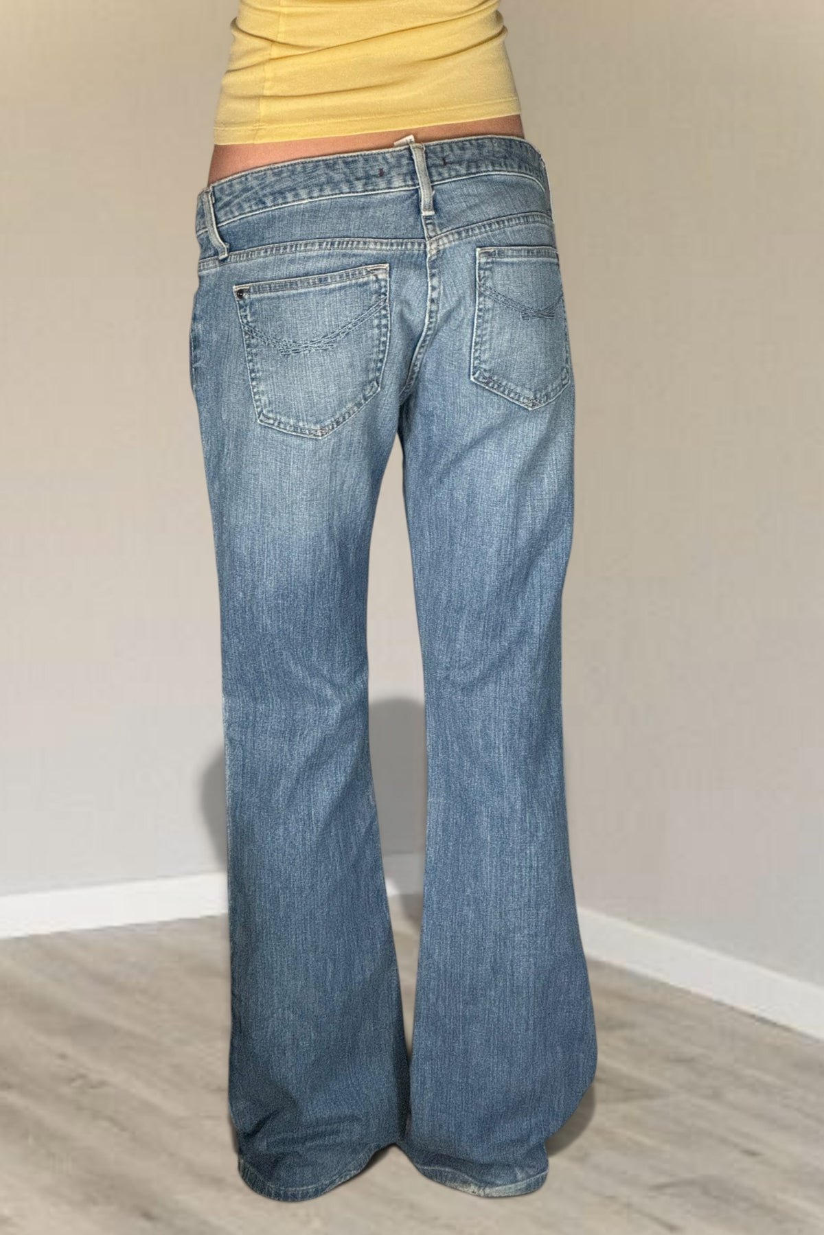 Low-rise jeans size: M