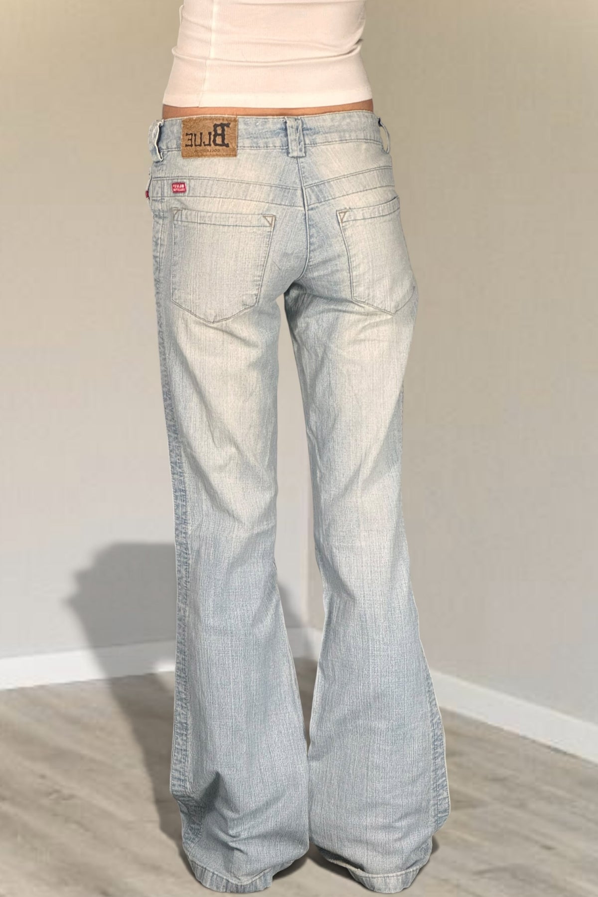 Utsvängda jeans stl: XS