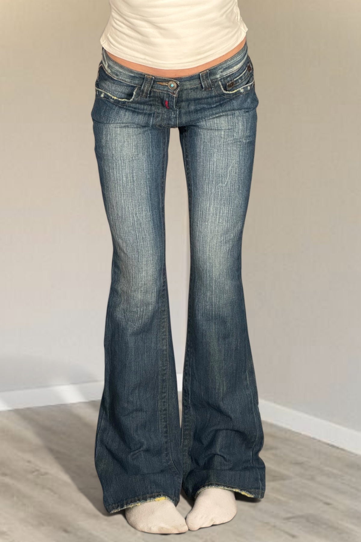 Low-rise jeans size: XS
