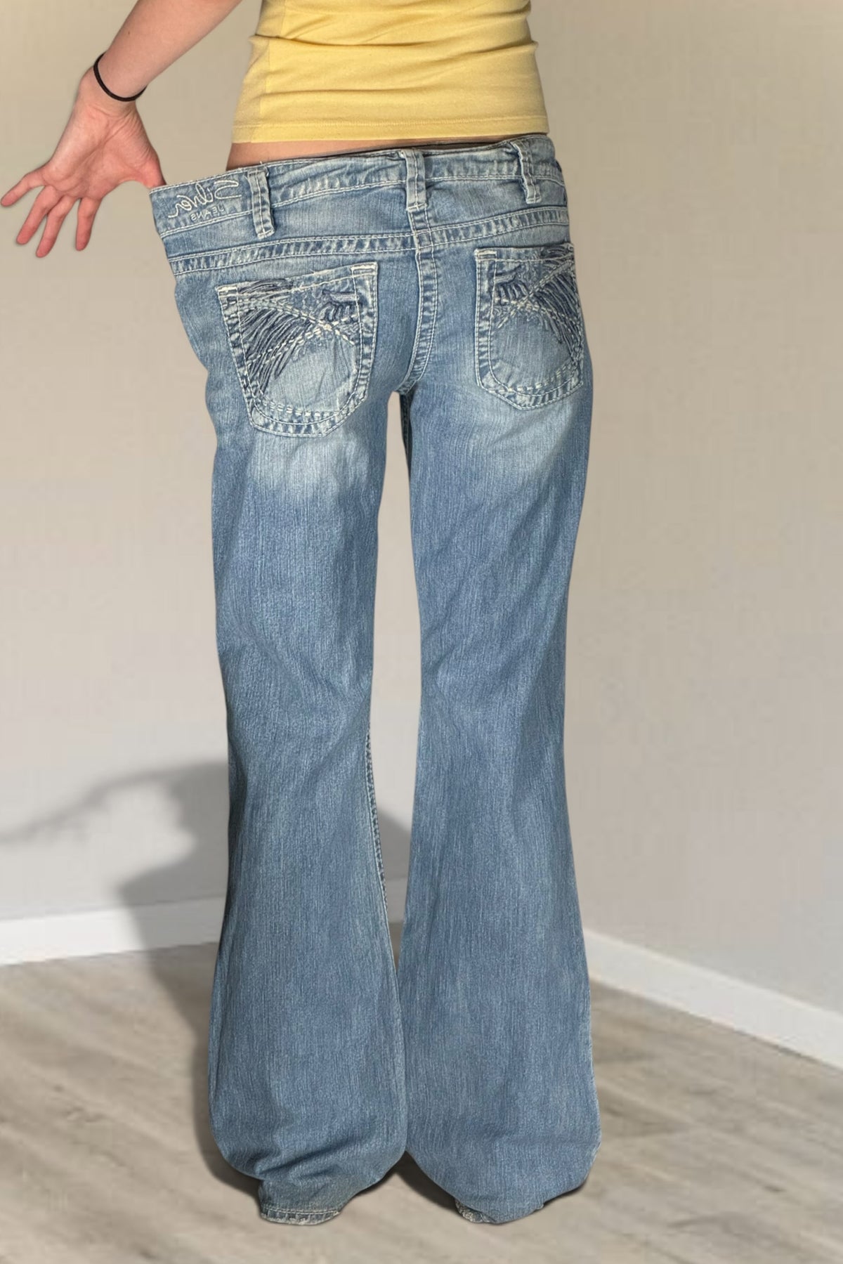 Low-rise jeans size: M