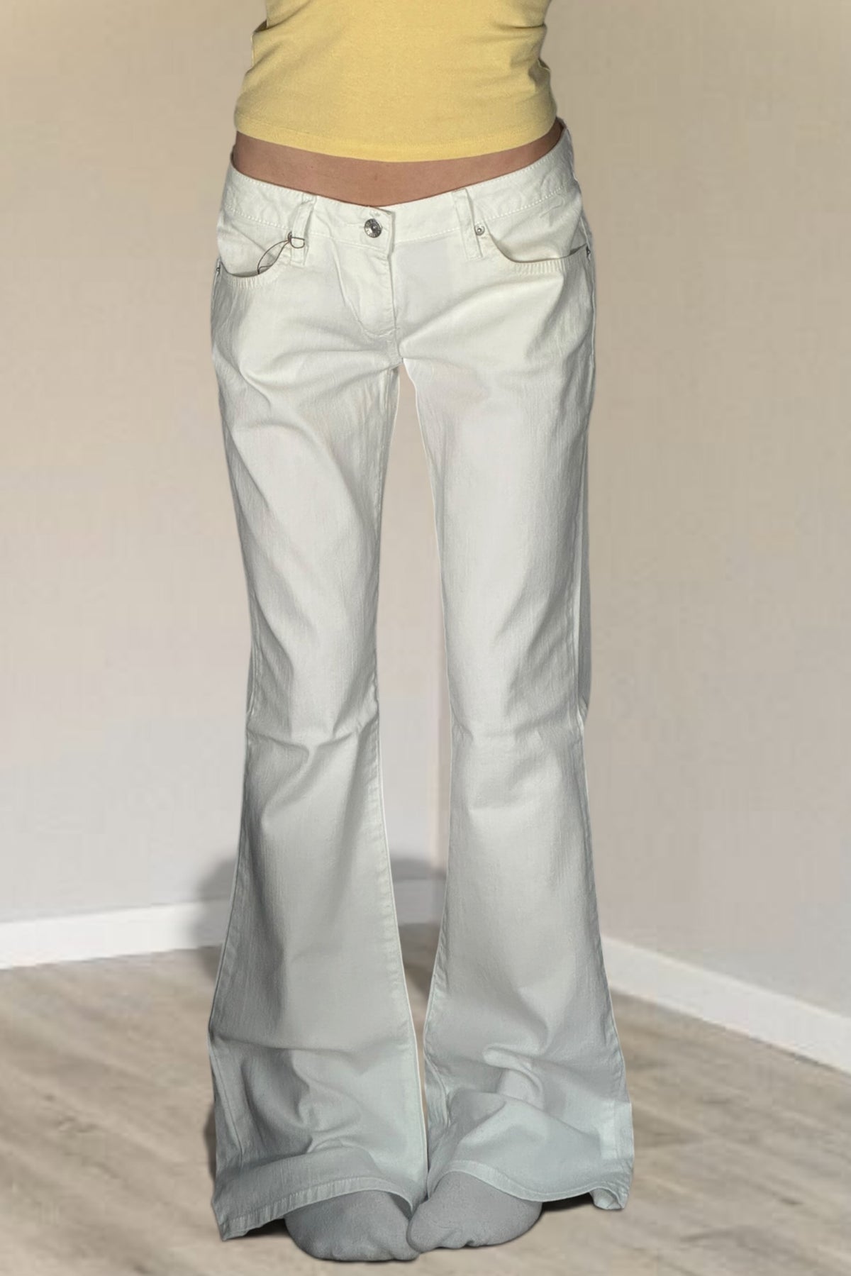 Low-rise jeans size: M