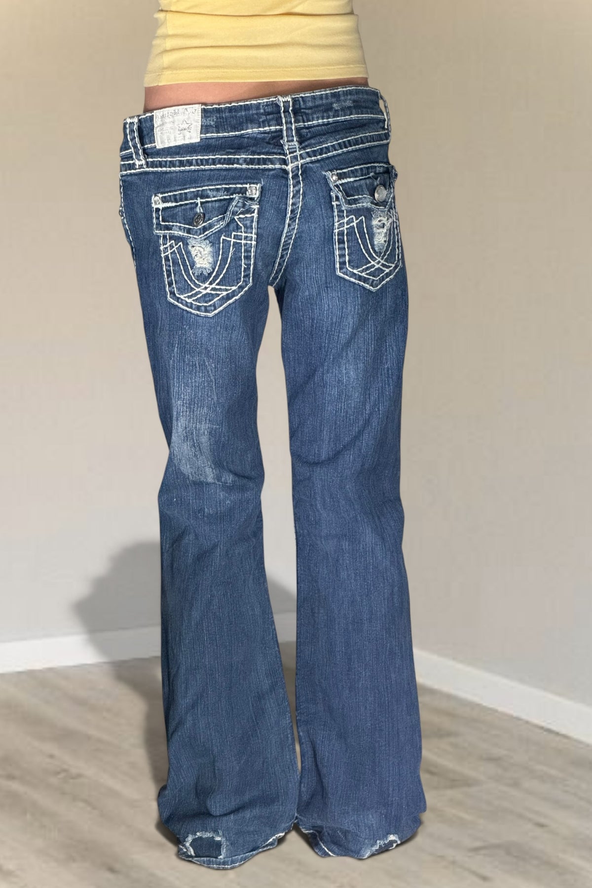 Low-rise jeans size: L