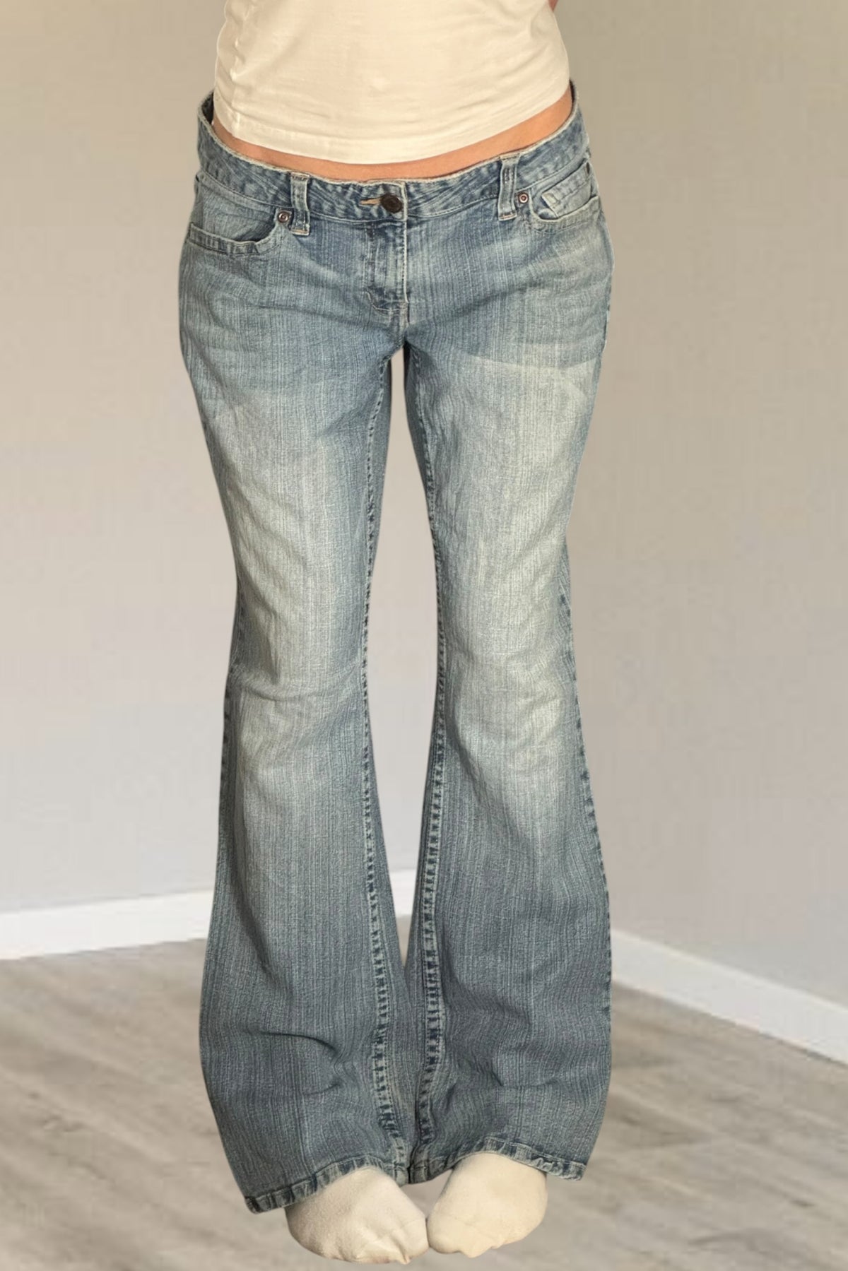 Low-waisted jeans size: L