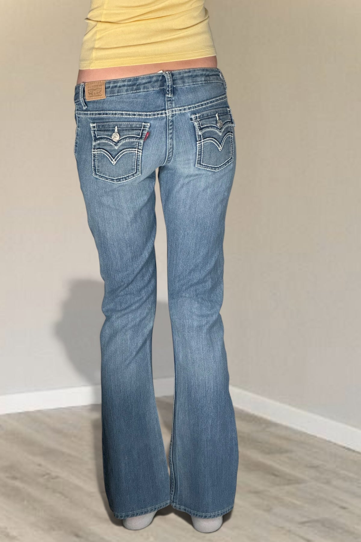 Low-rise jeans size: XS