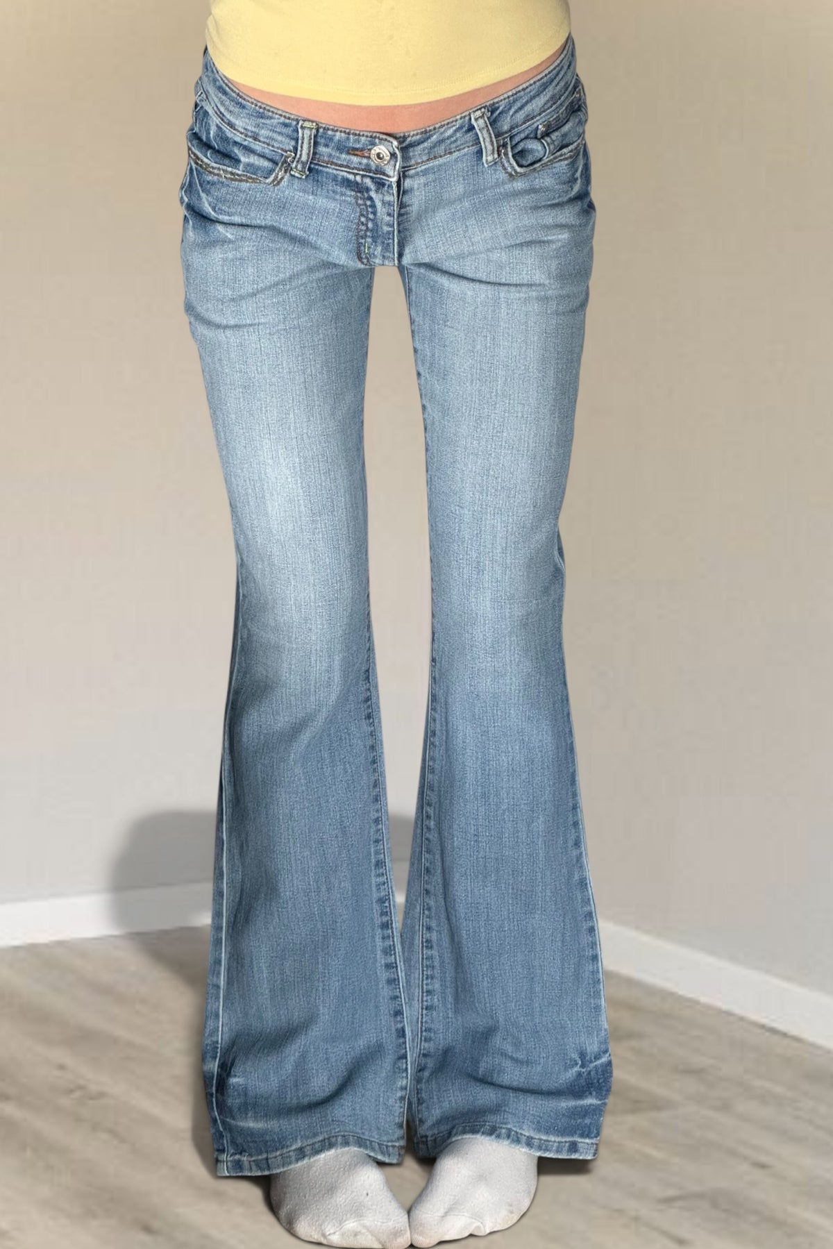 Low-rise jeans size: S