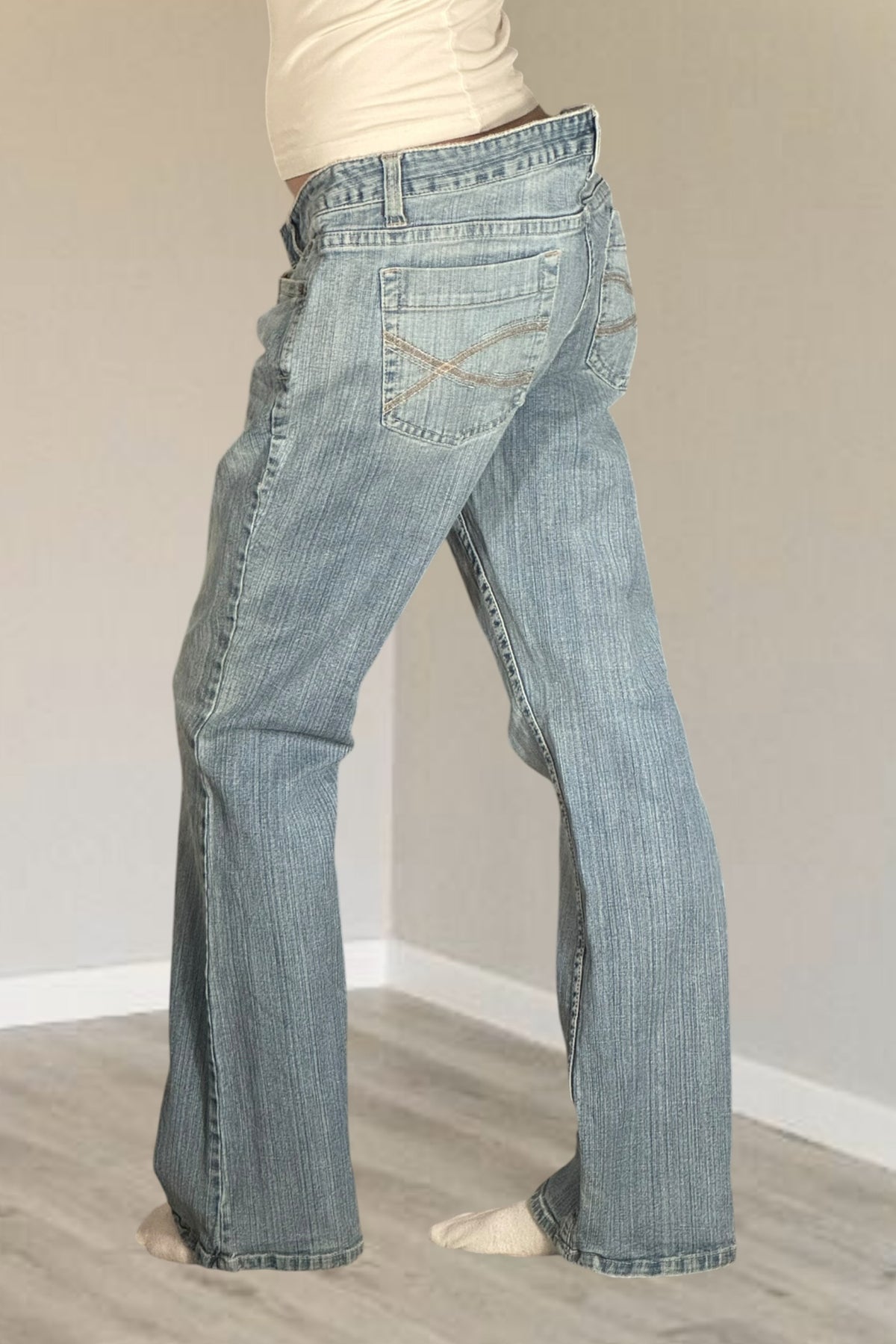 Low-waisted jeans size: L