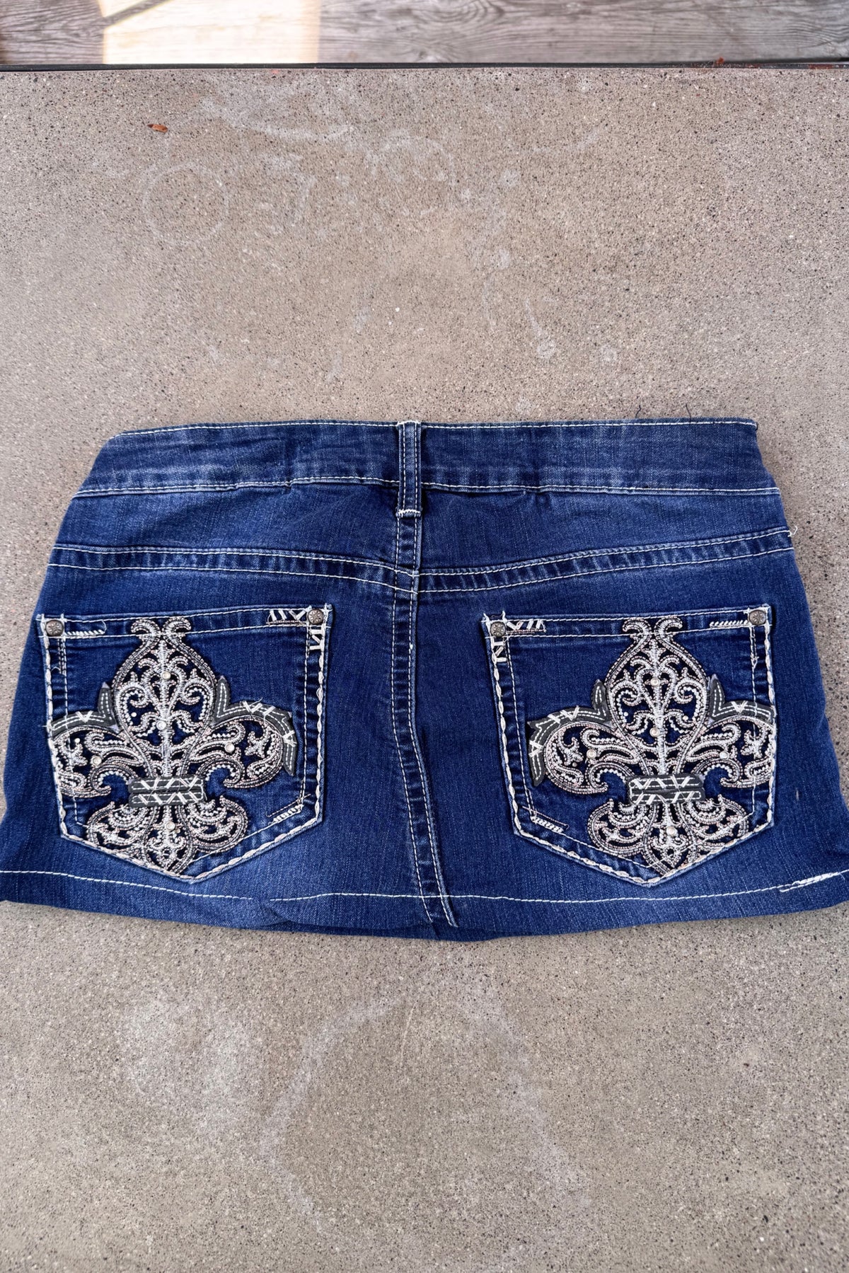 17 st jeanskjolar i blandade storlekar – second hand bundle