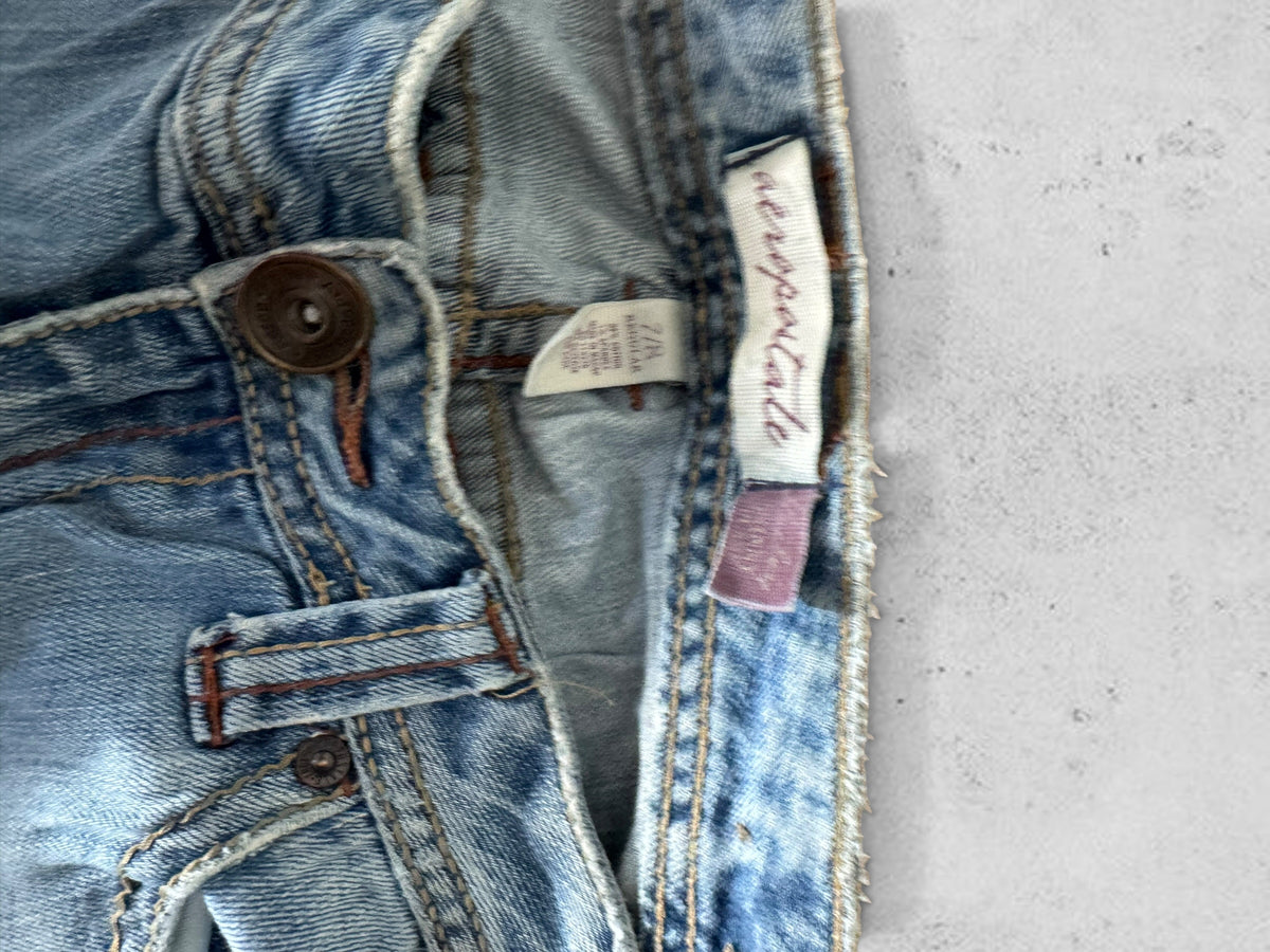Low-waisted jeans size: M