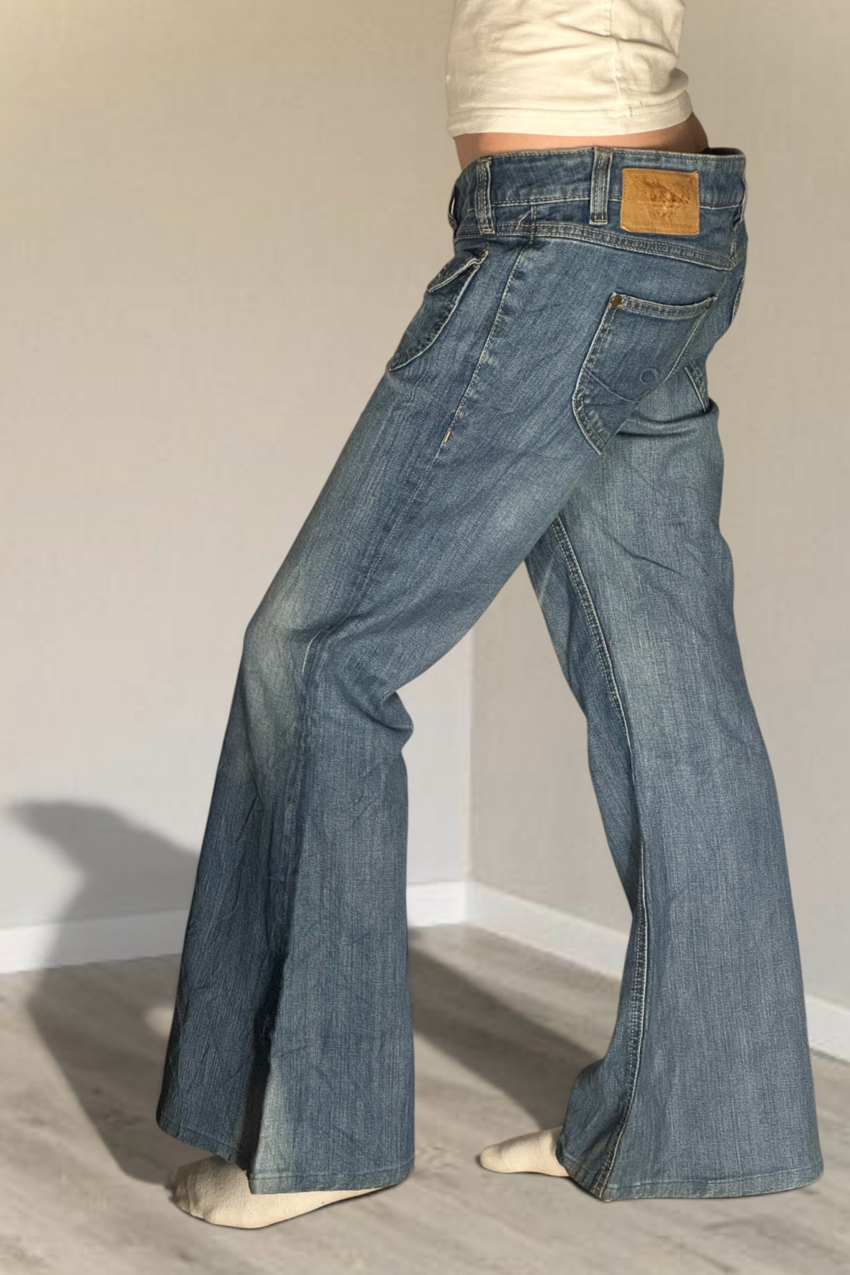 Low-rise jeans size: L