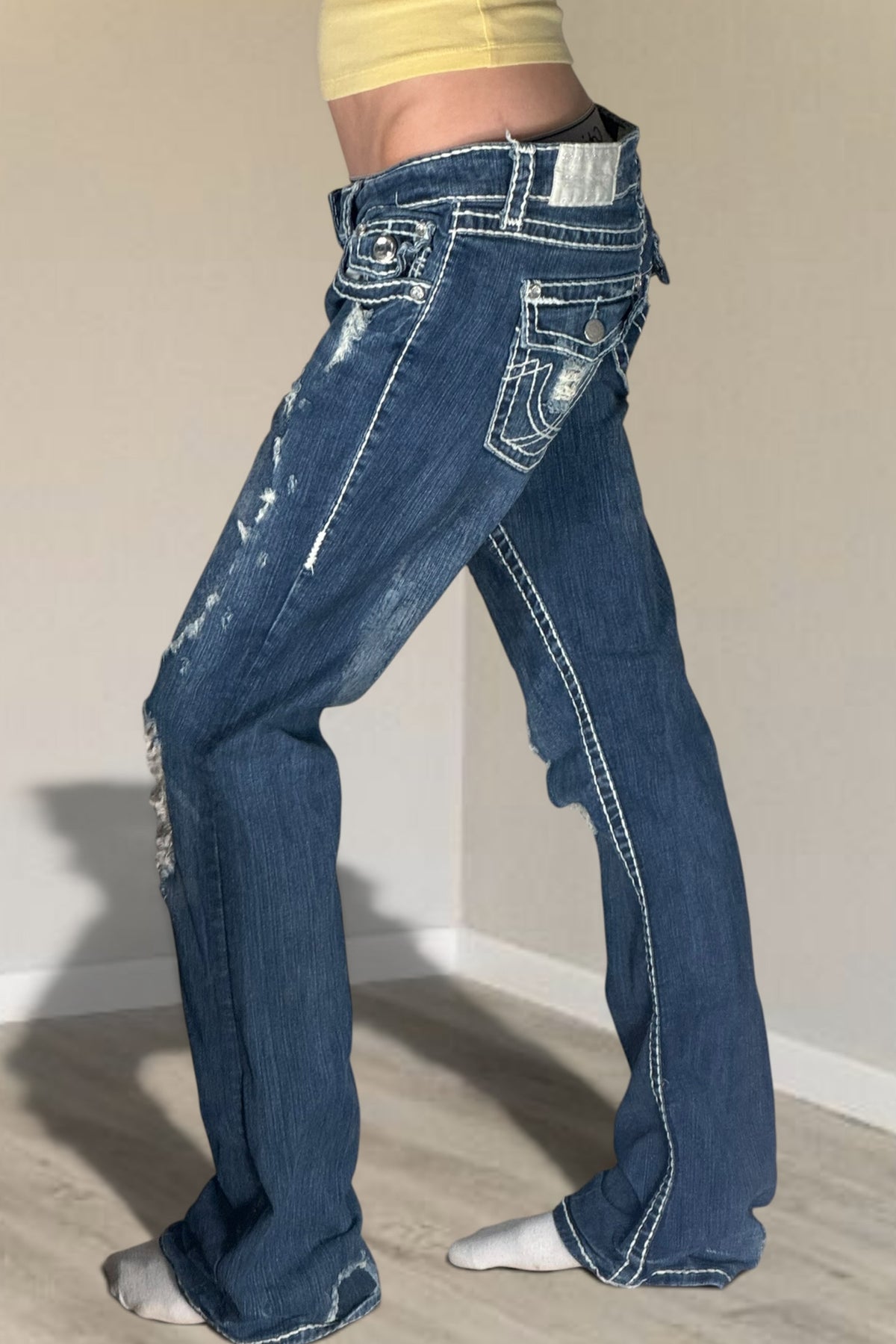 Low-rise jeans size: L