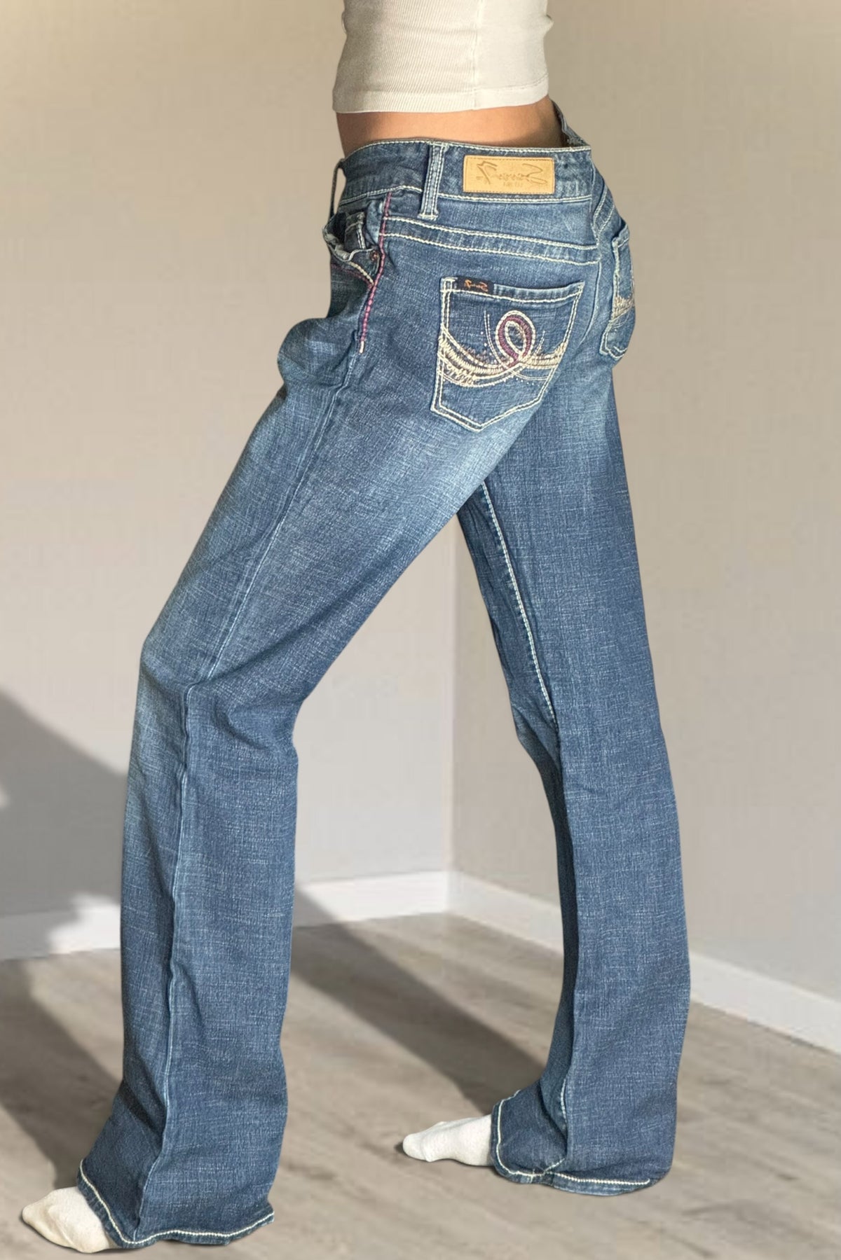 Utsvängda jeans stl: M