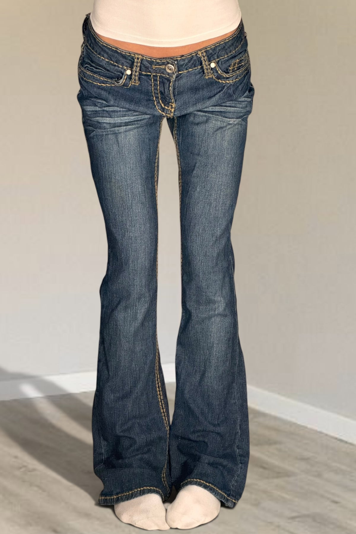 Low-rise jeans size: M