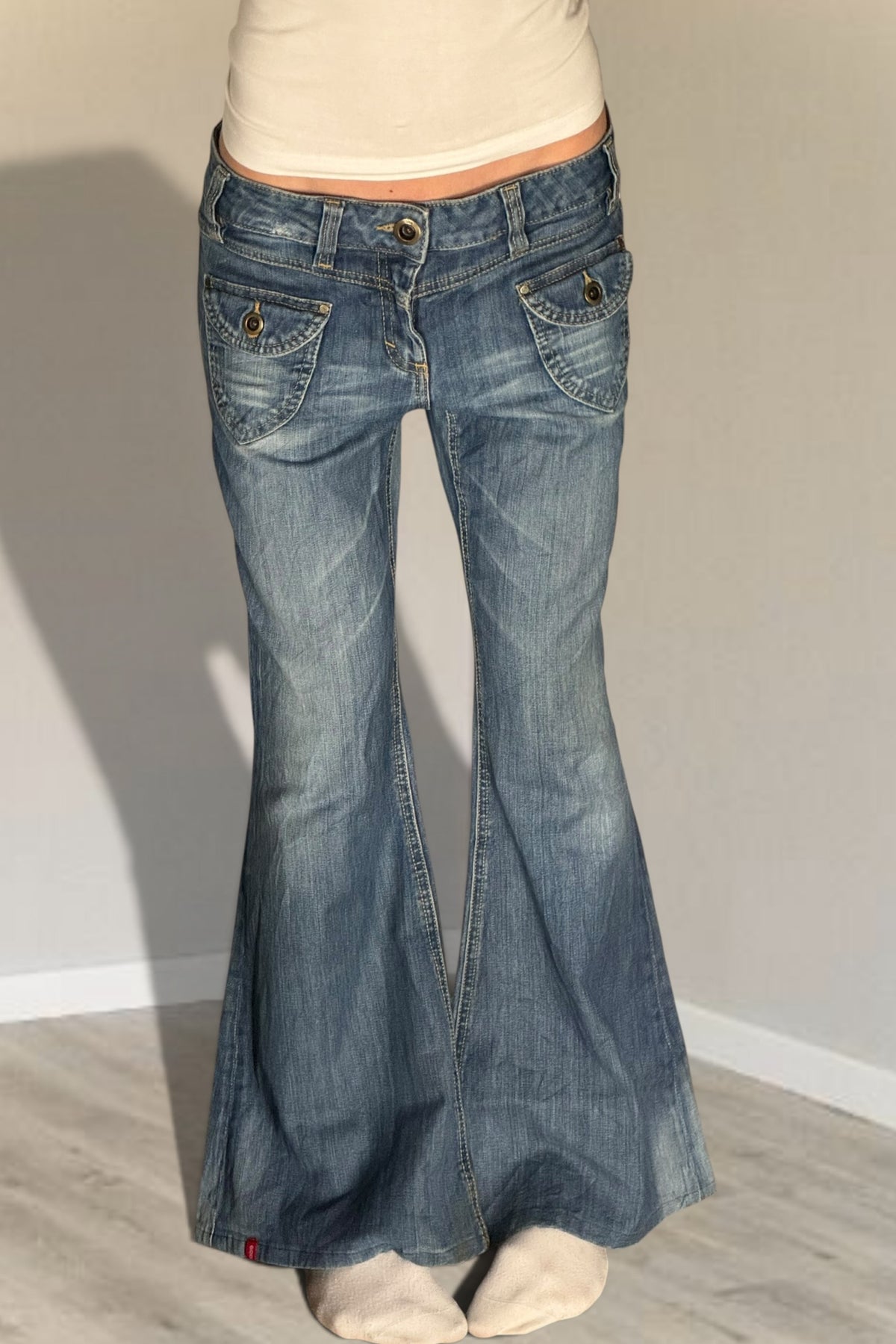 Low-rise jeans size: L
