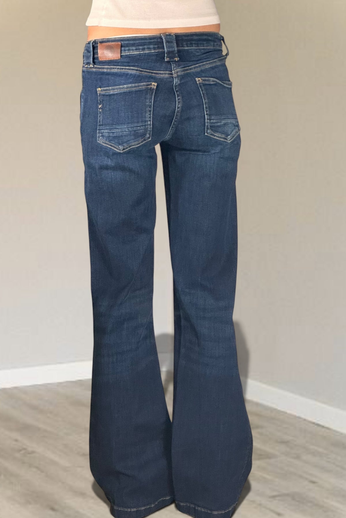 Utsvängda jeans stl: XS