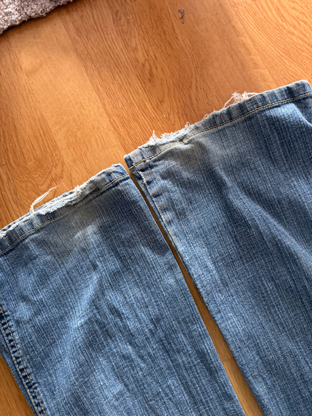 Utsvängda jeans stl: XS
