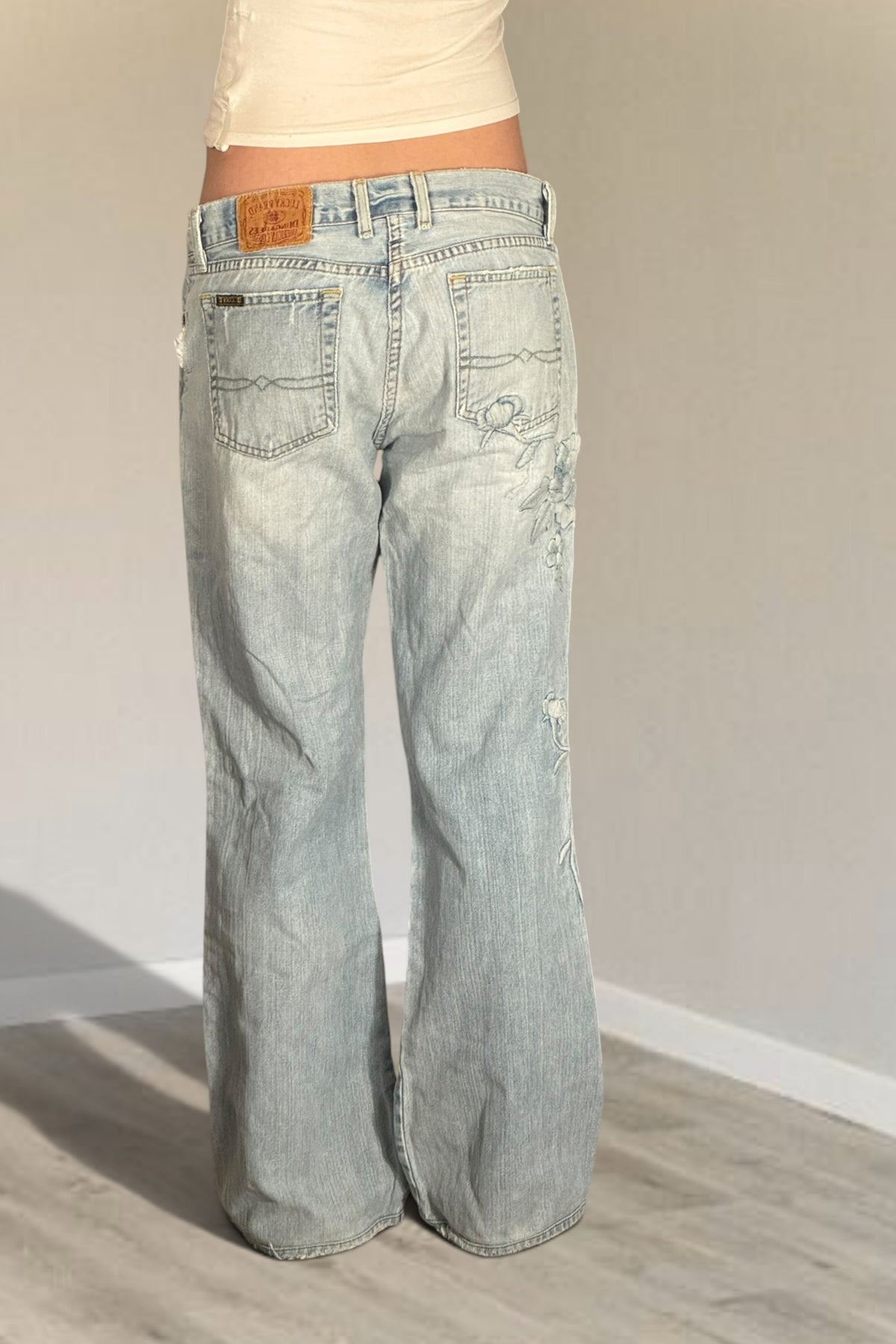 Low-rise jeans size: M