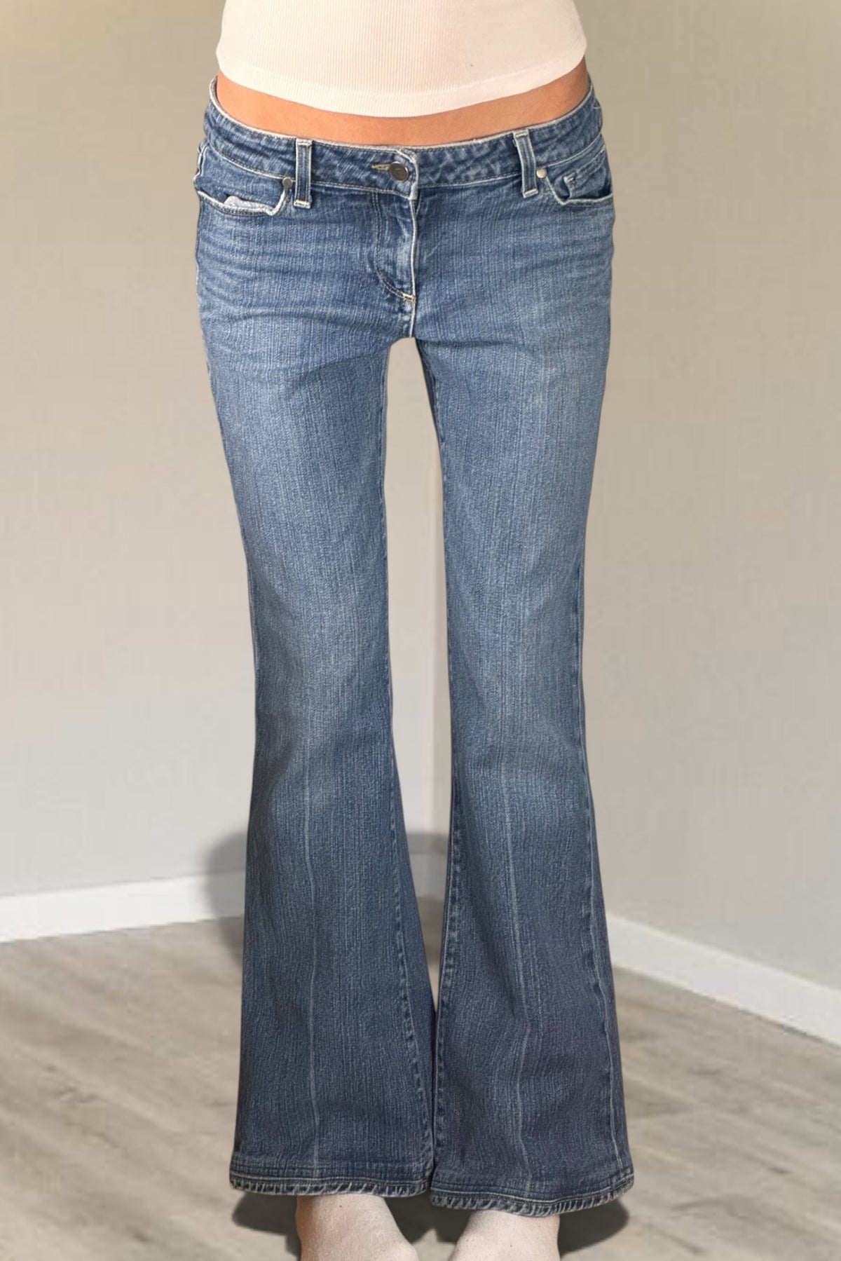Low-rise jeans size: S