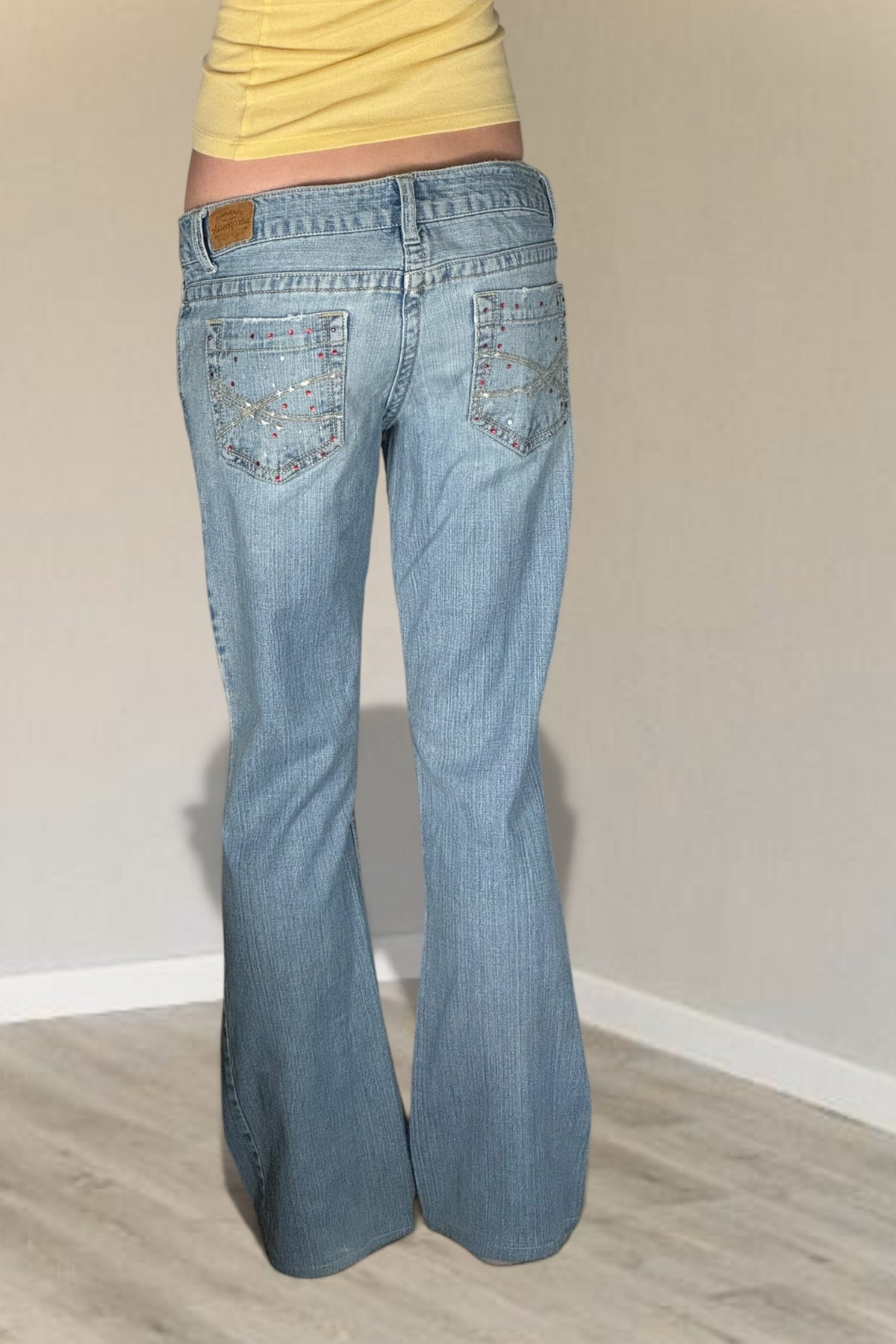 Low-rise jeans size: M