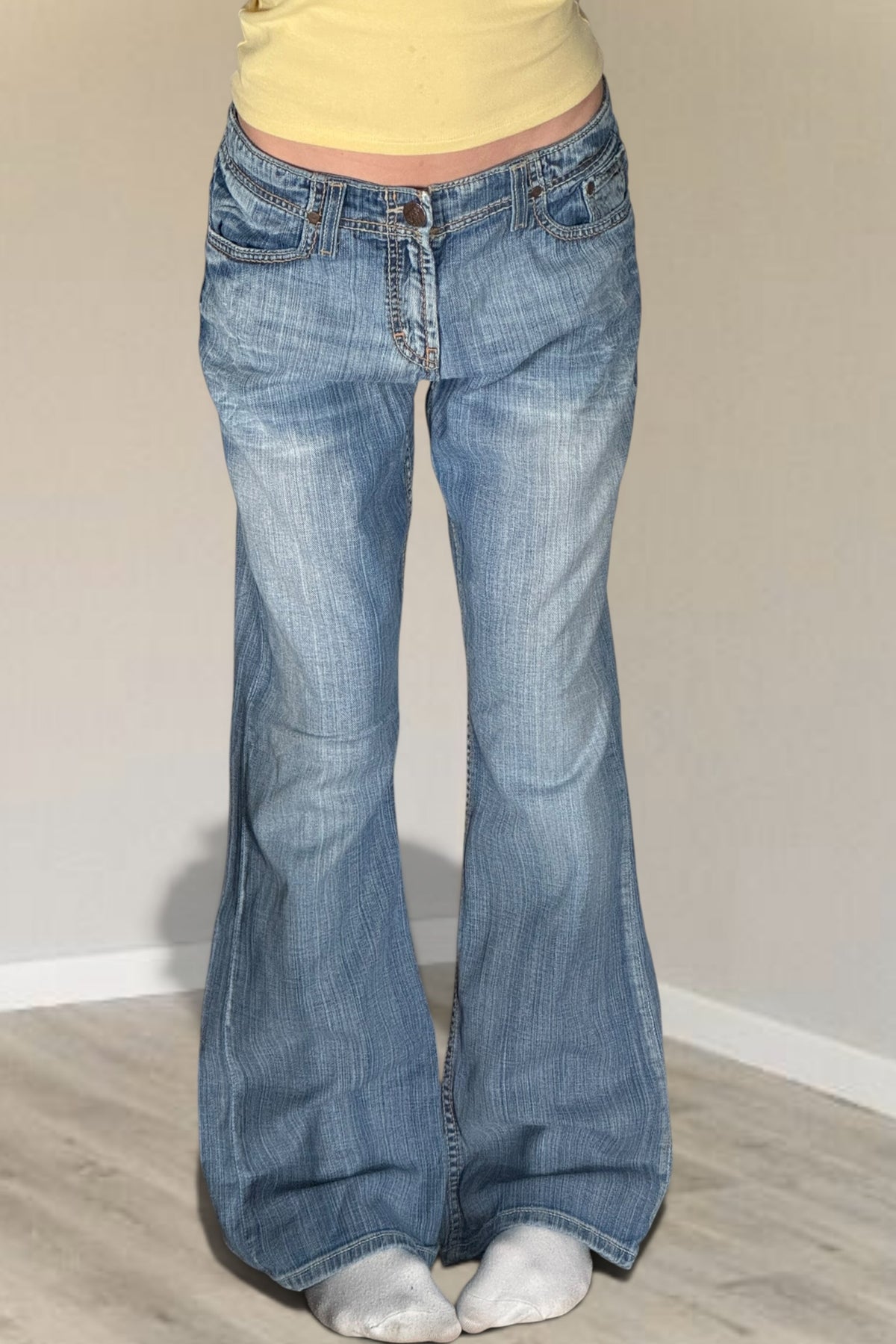 Low-rise jeans size: M