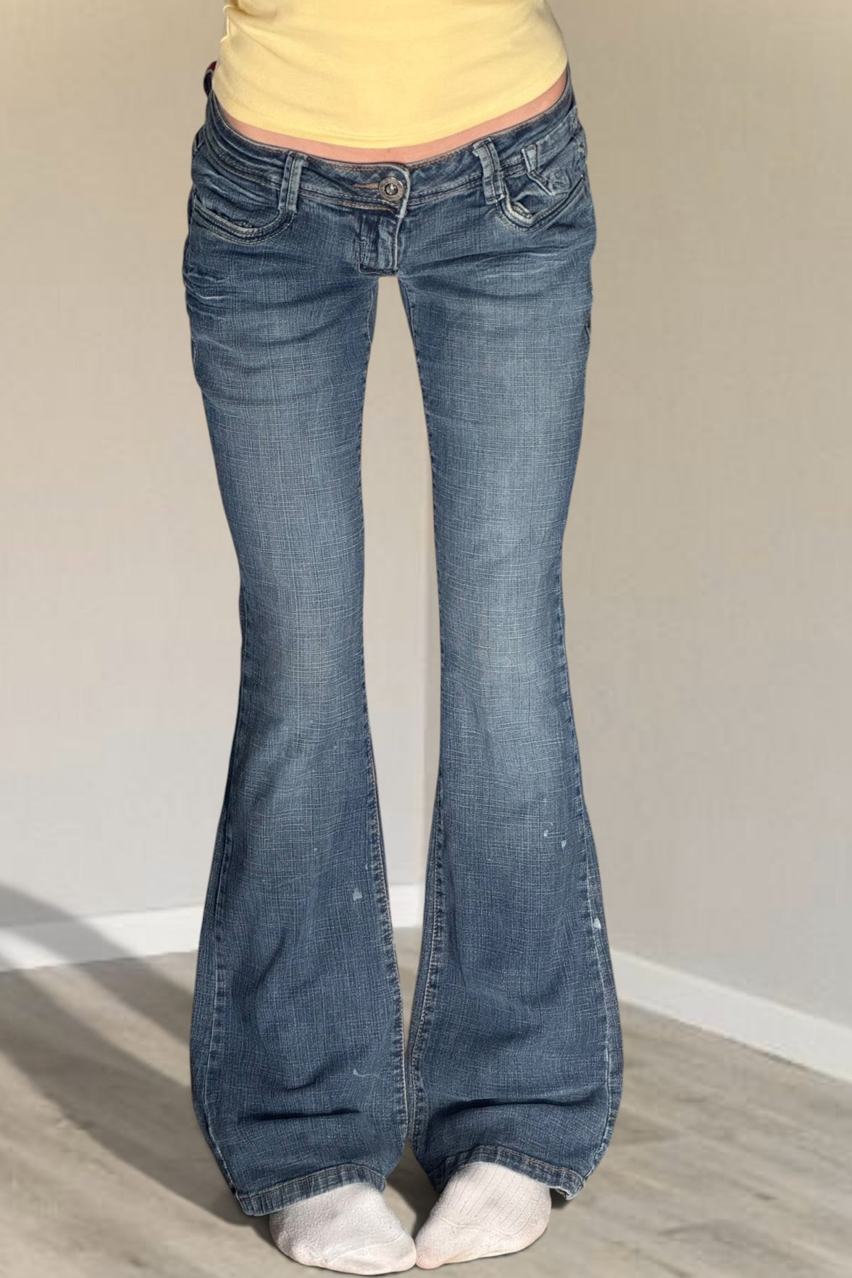 Low-rise jeans size: XS