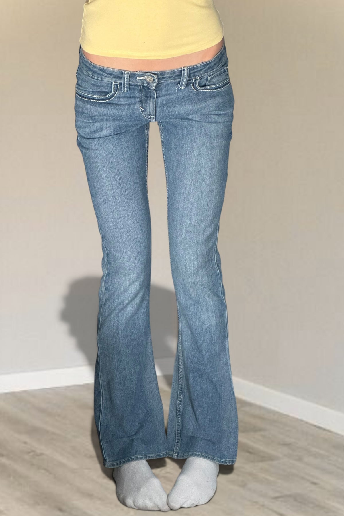 Low-rise jeans size: XS