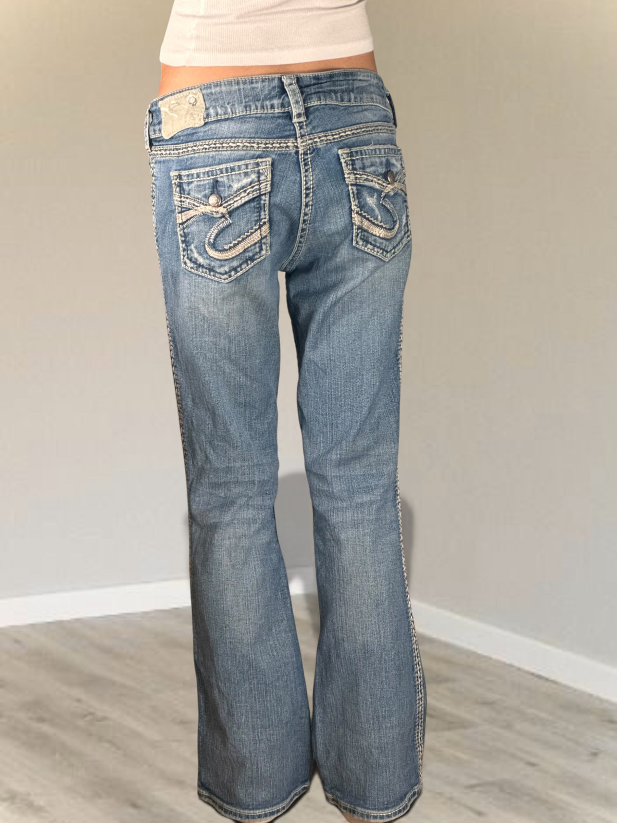 Utsvängda jeans stl: S