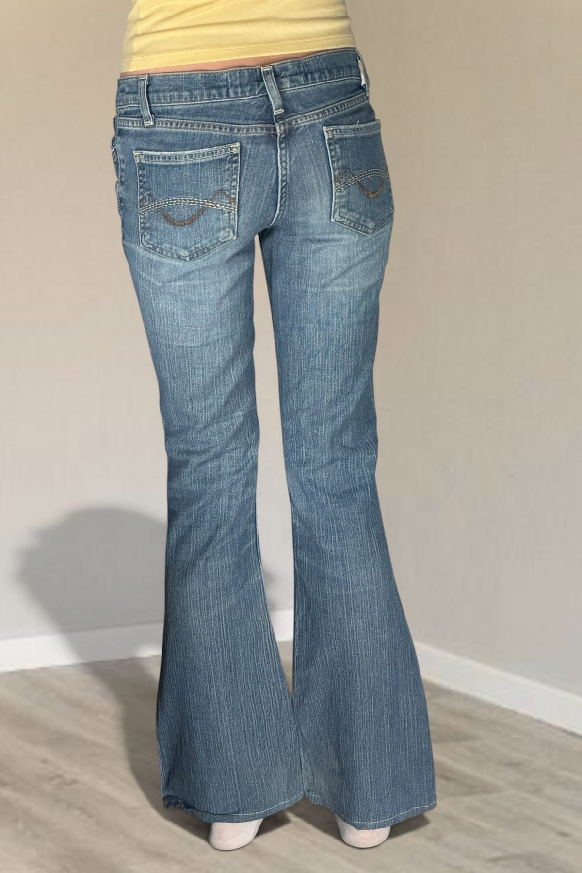 Low-rise jeans size: XS