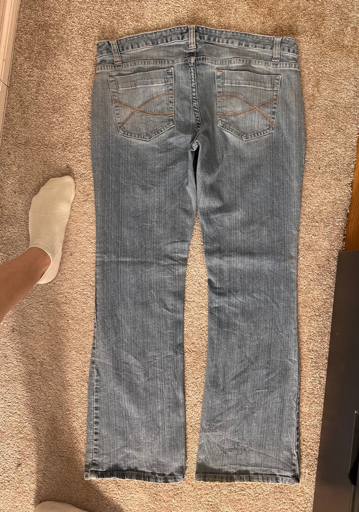 Low-waisted jeans size: L
