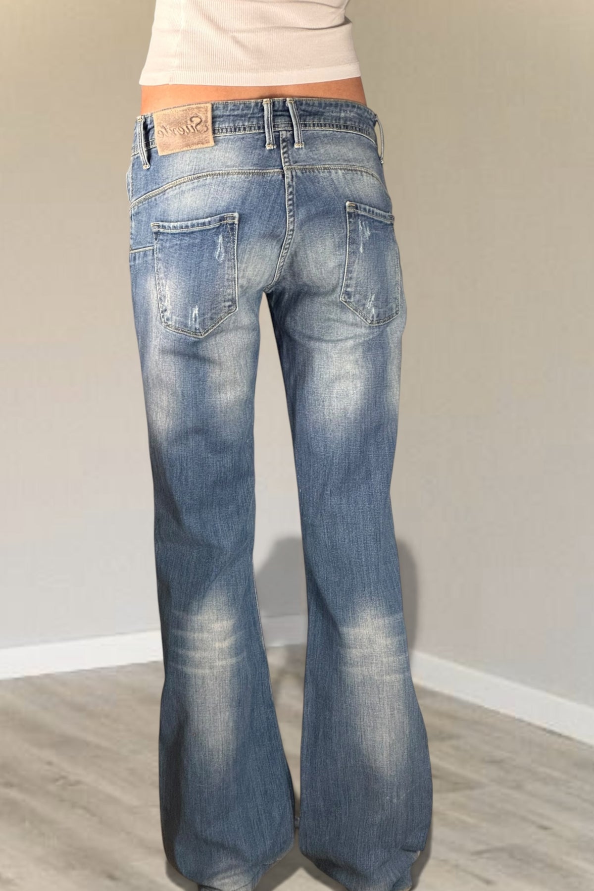 Low-rise jeans size: S