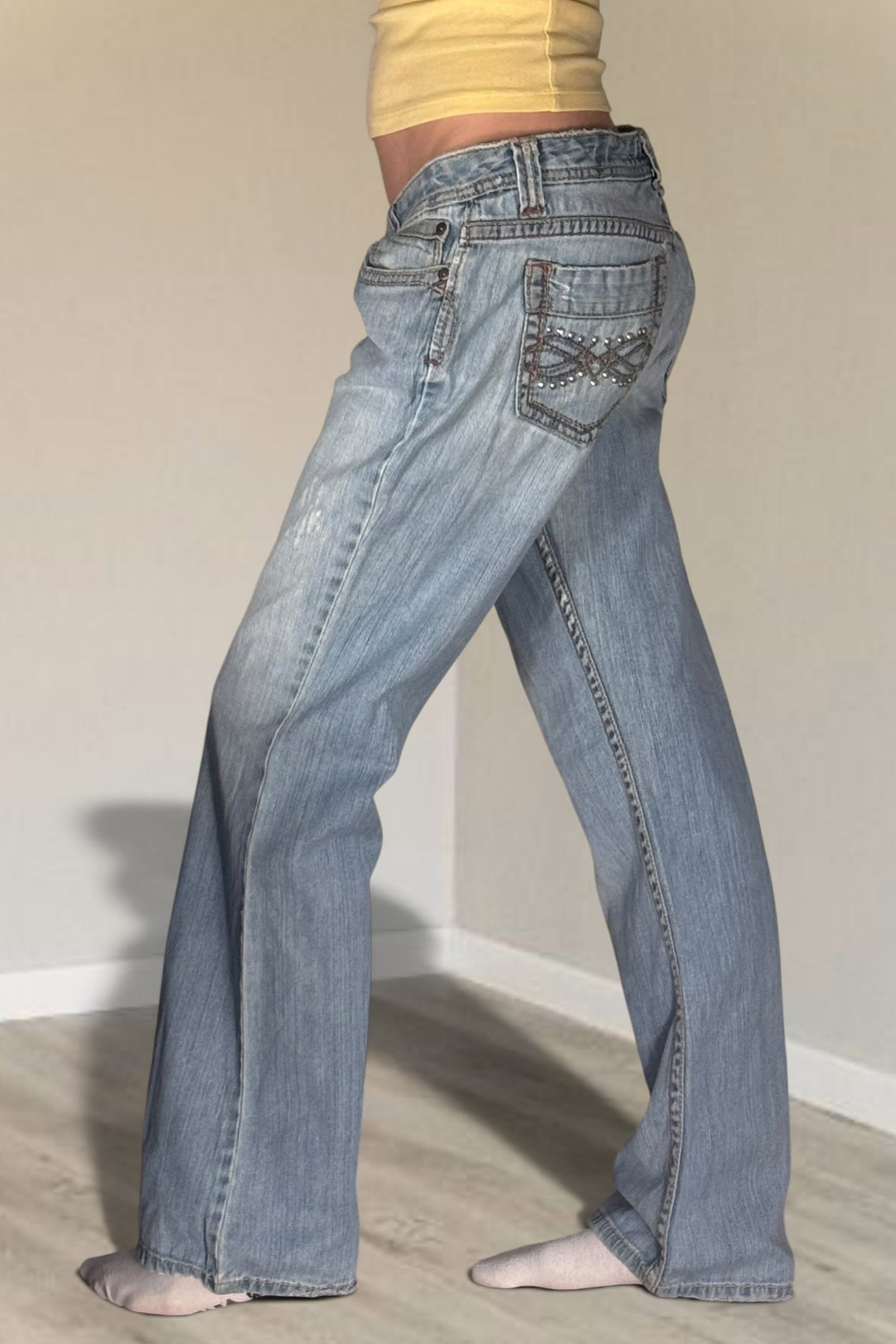 Low-waisted jeans size: M