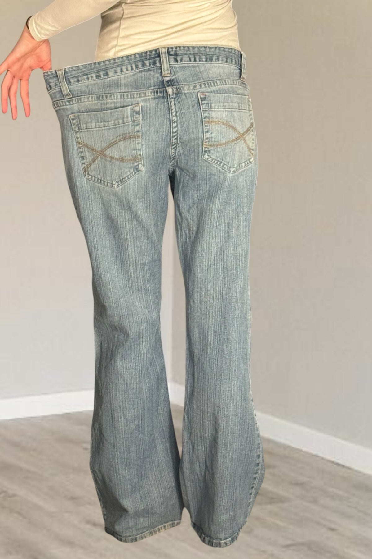 Low-waisted jeans size: L
