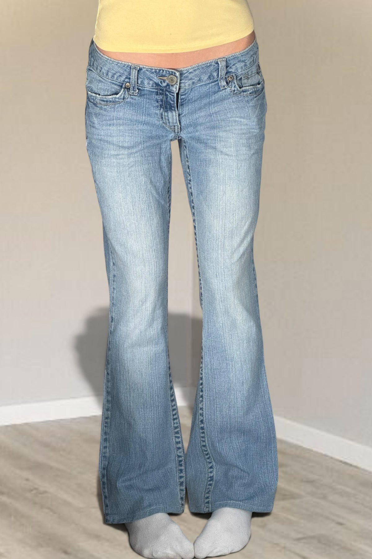 Low-rise jeans size: M