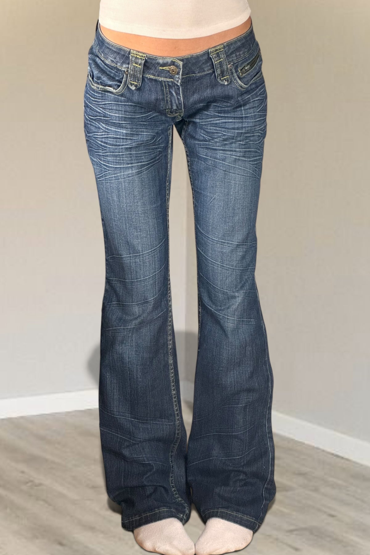 Low-rise jeans size: M