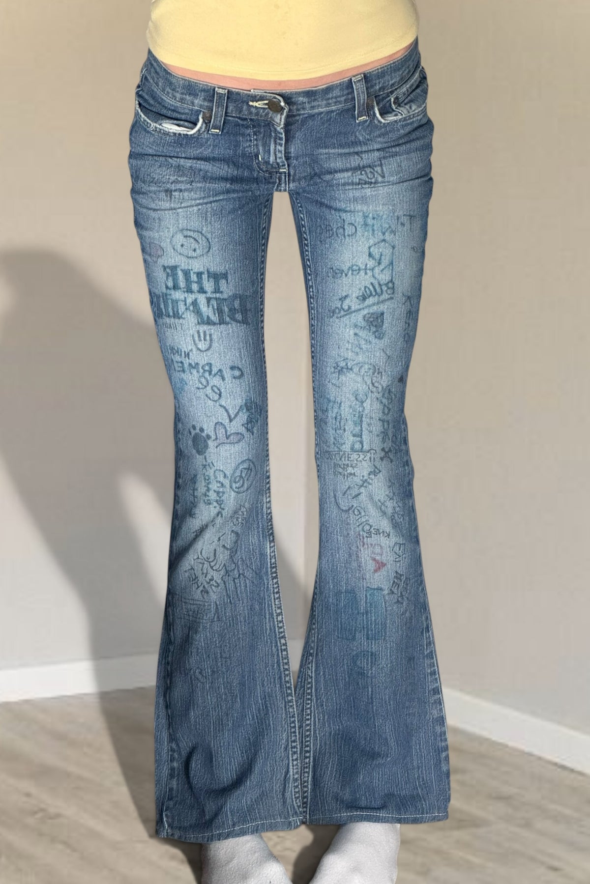 Low-rise jeans size: XS