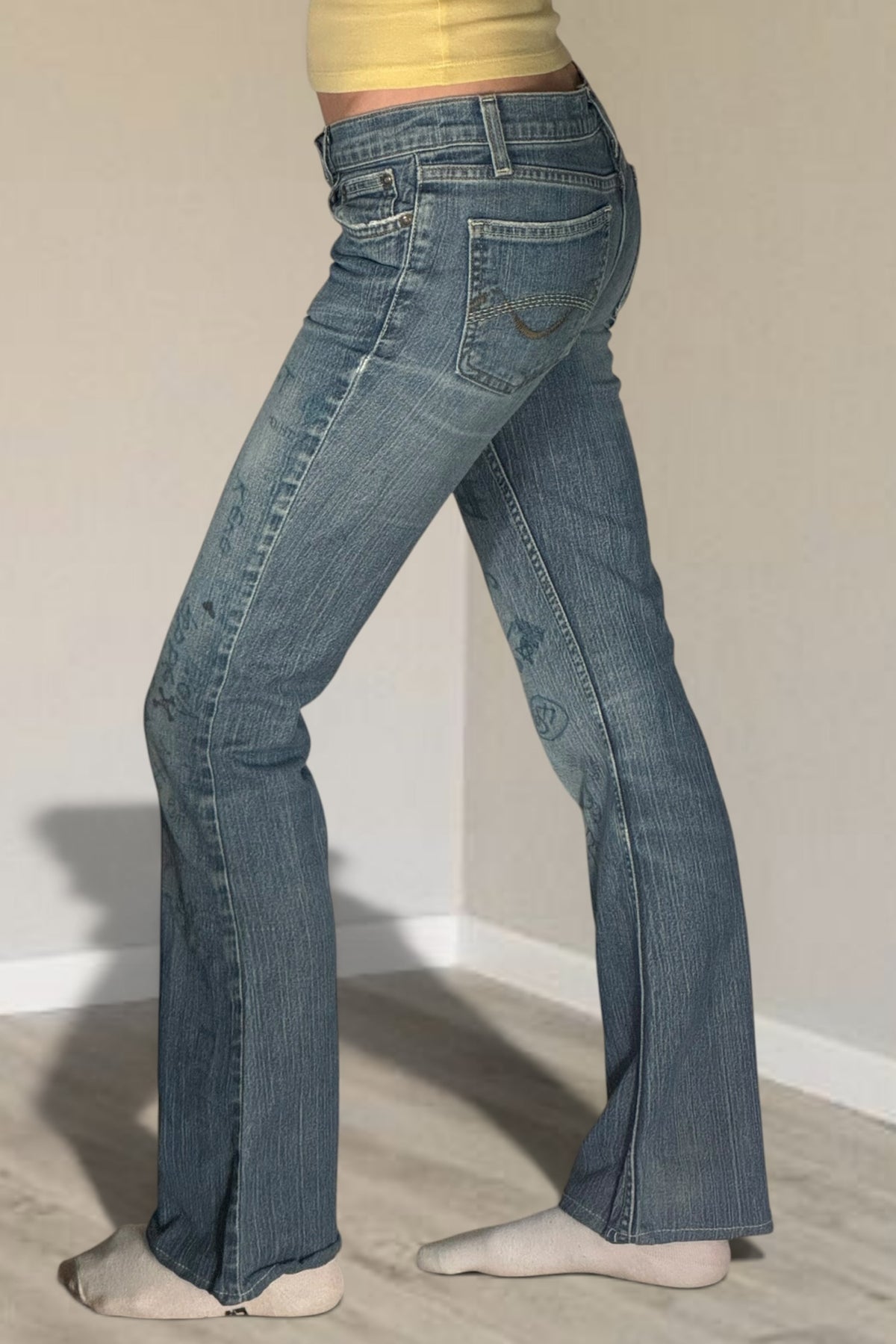 Low-rise jeans size: XS