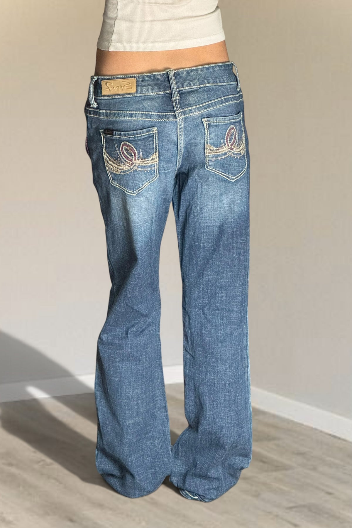 Utsvängda jeans stl: M