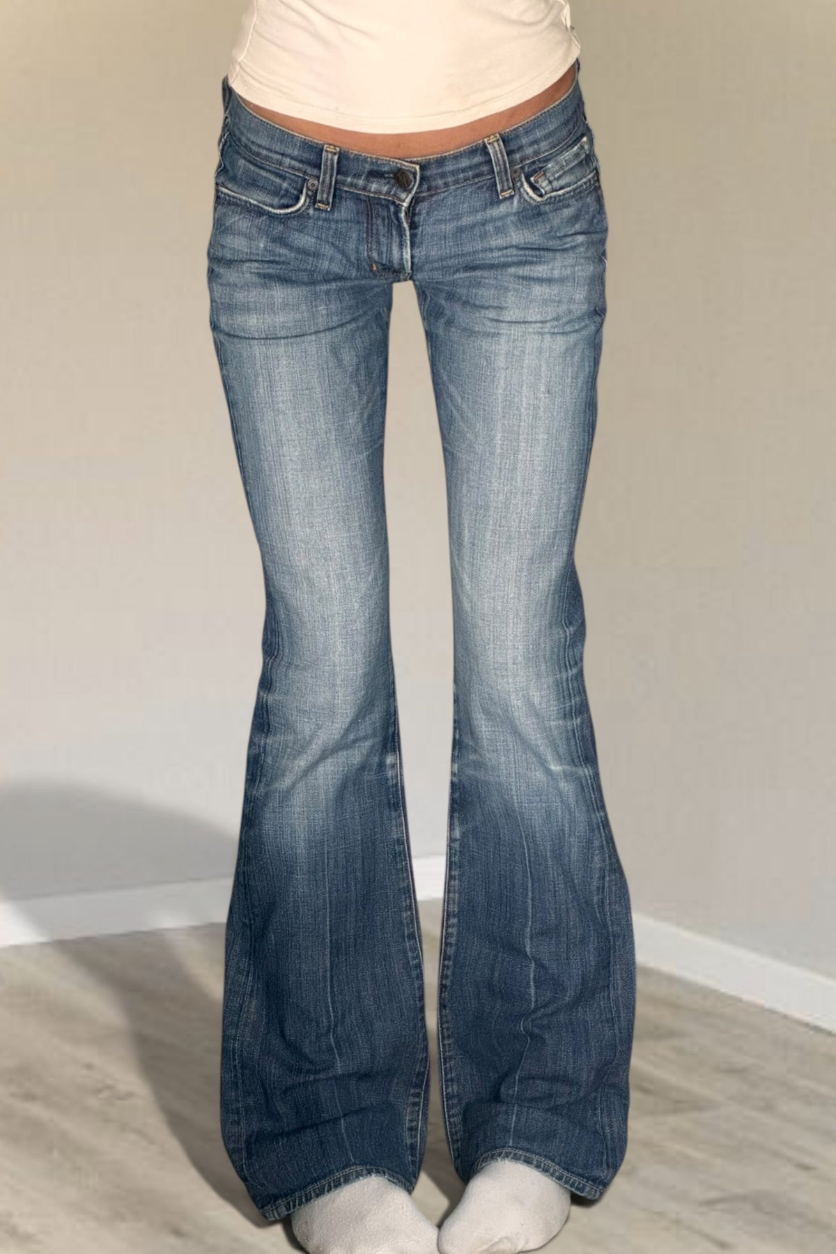 Low-rise jeans size: XS