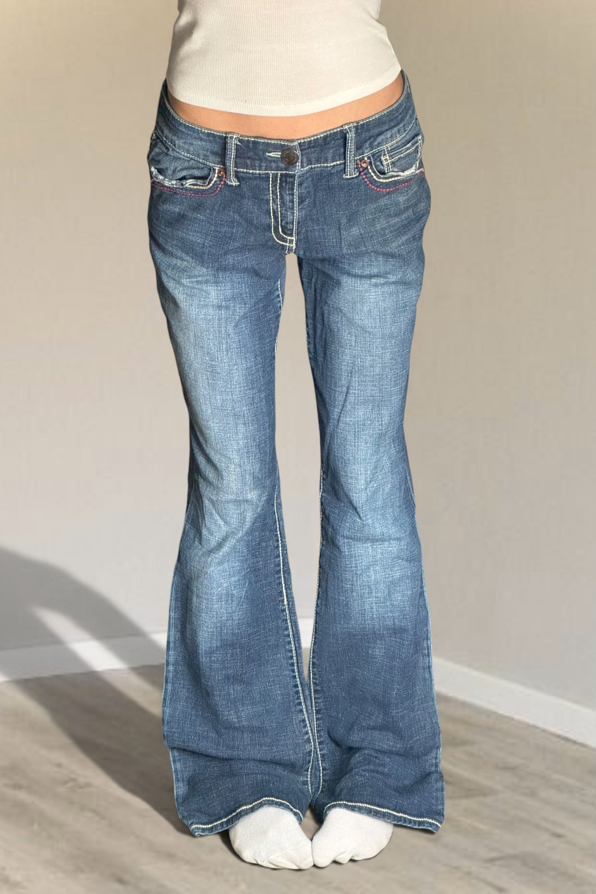 Utsvängda jeans stl: M