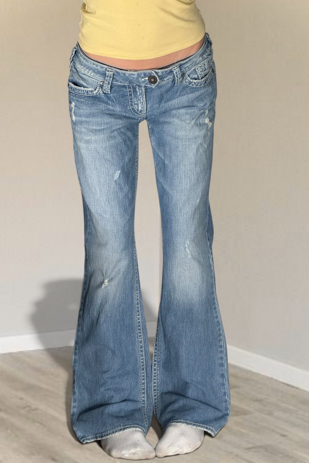 Low-rise jeans size: M
